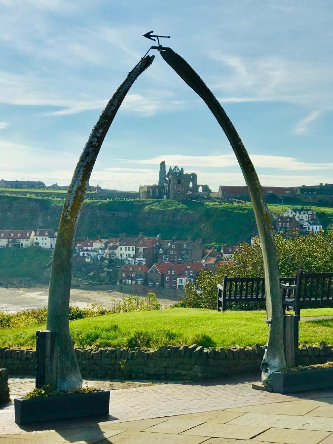 Low Tide Whitby Exterior photo