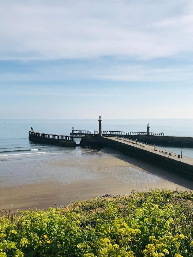 Low Tide Whitby Exterior photo